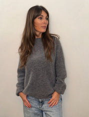 Pull Lilie Gris